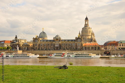 Foto: Elbe and women church Dresden(Germany) Elbe and women church Dresden(Germany)