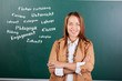 junge lehrerin mit begriffen zum lehramt