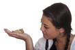 Frau in Tracht, mit Gerbil auf der Hand