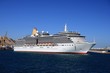 Gran crucero saliendo del puerto de Alicante