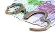 Foto: Handschellen und Euro Banknoten Handschellen und Euro Banknoten