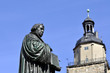 Wittenberg Lutherdenkmal auf dem Marktplatz mit Kirche Wittenberg Lutherdenkmal auf dem Marktplatz mit Kirche
