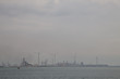Foto: Absolut graue Luft in einem Industriehafen Absolut graue Luft in einem Industriehafen