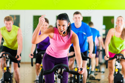 Photo: Spinning im Fitnessstudio Spinning im Fitnessstudio