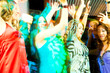 Leute bei Party in Disco oder Club