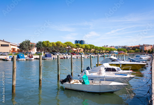 Foto: Boats in the city centre of Grado, Italy. Boats in the city centre of Grado, Italy.