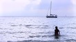 vela, motoscafo e donna che si tuffa nel mare vela, motoscafo e donna che si tuffa nel mare