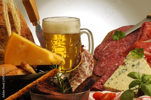Photo: Cerveza embutidos y quesos Cerveza embutidos y quesos