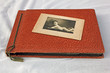 Babyfoto von 1925 auf altem Fotoalbum