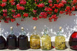 Bottiglie di grappa in macerazione