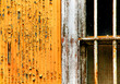 Detail vergittertes Fenster und Wellblech Detail vergittertes Fenster und Wellblech