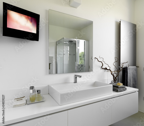 Photo: modern bathroom modern bathroom