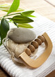 ustensile de massage galet et éponge luffa ustensile de massage galet et éponge luffa