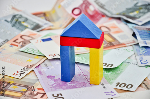 Foto: Haus kostet Geld Haus kostet Geld