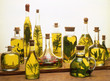 Foto: bodegón de aceites con hierbas bodegón de aceites con hierbas