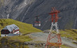 Seilbahn und Berghütte