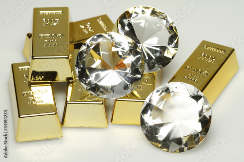 Foto: Goldbarren und Diamanten Goldbarren und Diamanten