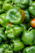 étal de poivrons verts au marché étal de poivrons verts au marché