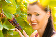 Frau in den Weinbergen