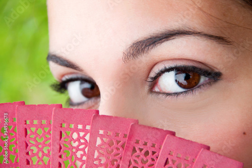 Photo: Mujer andaluza mirando de perfil Mujer andaluza mirando de perfil