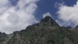 Ziehende Wolken mit Berggipfel im Engadin (Schweiz) Zeitraffer