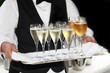 Foto: Kellner serviert Sekt und Wein Kellner serviert Sekt und Wein