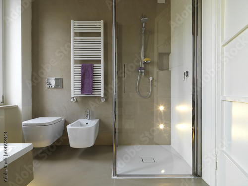Foto: bagno moderno con doccia in muratura e vetro bagno moderno con doccia in muratura e vetro