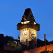 uhrturm in graz bei nacht