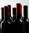 Grupo de botellas de vino