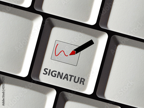 Photo: Digitale Signatur auf Tastatur Digitale Signatur auf Tastatur