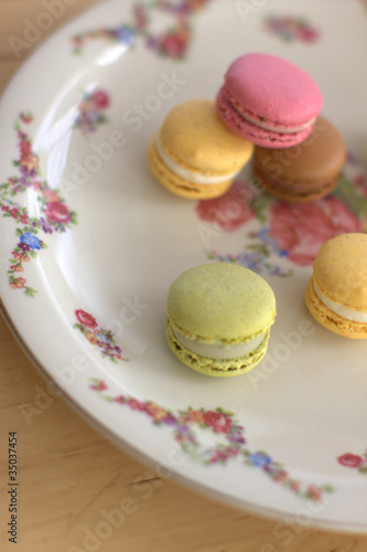 Foto: Macarons auf Teller Macarons auf Teller