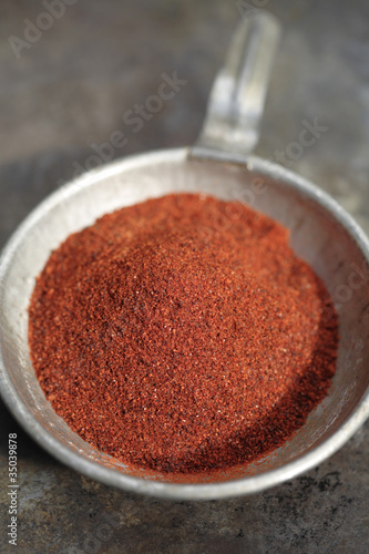 Photo: Close up of chili powder in measuring spoon Close up of chili powder in measuring spoon
