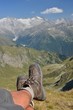 Wanderstiefel und Bergpanorama Wanderstiefel und Bergpanorama