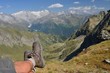 Bergpanorama mit Schuhen Bergpanorama mit Schuhen