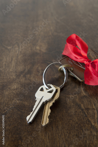 Photo: Car keys with red bow on key ring Car keys with red bow on key ring