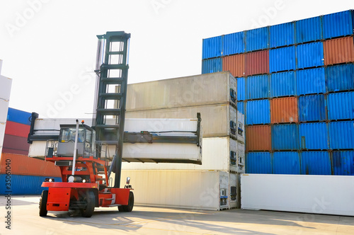 Photo: Container forklift Container forklift