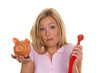 Foto: Frau mit Sparschwein und Strom Stecker Frau mit Sparschwein und Strom Stecker
