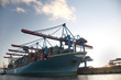 Containerfrachter im Hamburger Hafen
