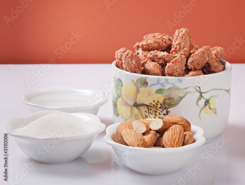 Photo: Mandorle caramellate Mandorle caramellate