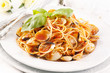 Spaghetti vongole mit Tomatensauce