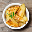 Schale mit Kartoffelecken