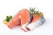Frischer Lachs auf weißem Untergund