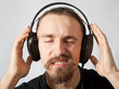 Foto: young man in headphones with eyes closed young man in headphones with eyes closed