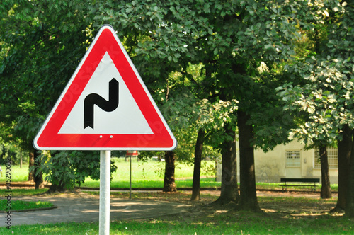 Photo: Segnale di curve e tornanti Segnale di curve e tornanti