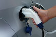 Strom tanken, Elektro-Auto, PKW fährt mit Strom