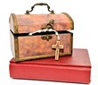 Photo: Cofre con rosario y biblia Cofre con rosario y biblia