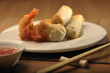 Un plats de spécialités asiatique avec une sauce. Un plats de spécialités asiatique avec une sauce.
