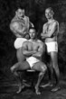 trois hommes en  slip kangourou