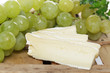Brie mit Weintrauben