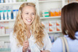 apothekerin verkauft medikament